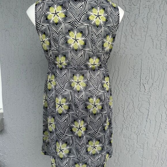 New York & Company Sleevelss Empire Tunic Blouse Navy/Green Print L EUC​ - Picture 2 of 6